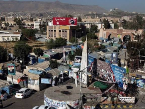 أسرار ساحة التغيير في صنعاء: تجارب مدنيين في قلب الصراع عام 2011