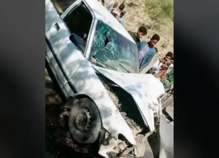 حادثان مروريان منفصلان في المحويت يوديان بحياة طبيب ورجل ونجله