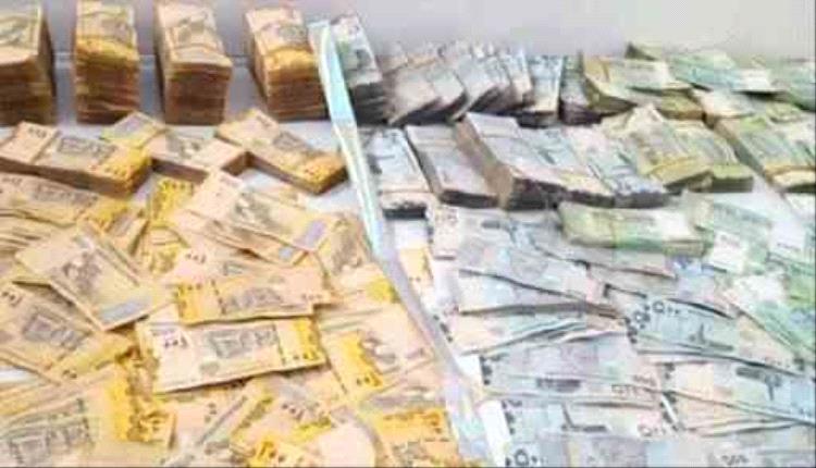 انهيار مفاجئ في سوق الصرف اليمني.. خبير يحذر من وهم التعافي